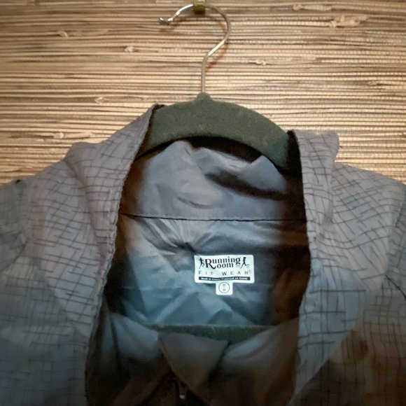 Running Room Grey Water-Resistant Reflective Running Jacket - Picture 5 of 5